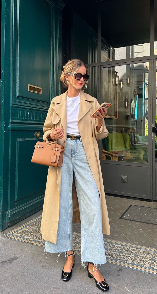French girl trench coat outfit with jeans jeanne_andreaa